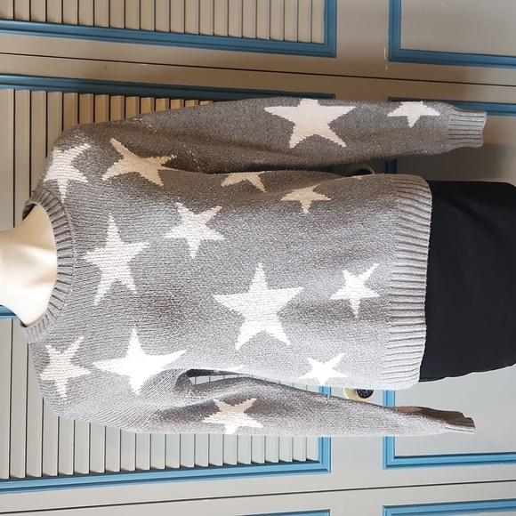 Marled Grey Star Print Sweater - Picture 2 of 13